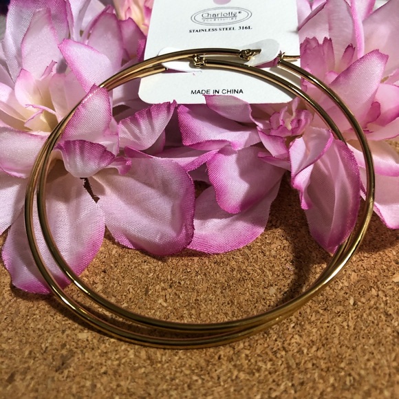 thin gold hoop - Picture 2 of 7